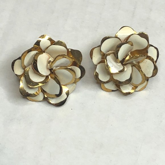 Jewelry - Vintage Retro Floral Metal Screwback Clip Earrings